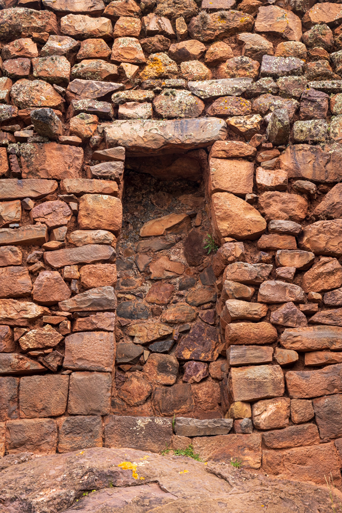 Large niche in the building